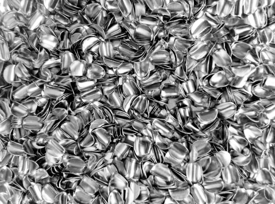 Small pieces of aluminum piled together to be recycled